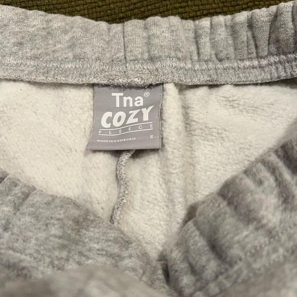 Aritzia Cozy Fleece Sweatshort - Picture 5 of 5
